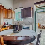 Traditional Olive Appartement Fallika
