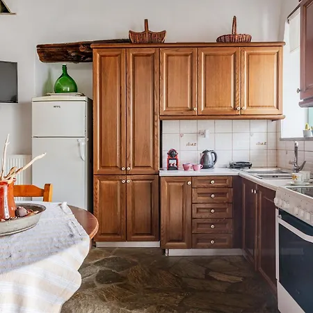 Traditional Olive Apartment *
